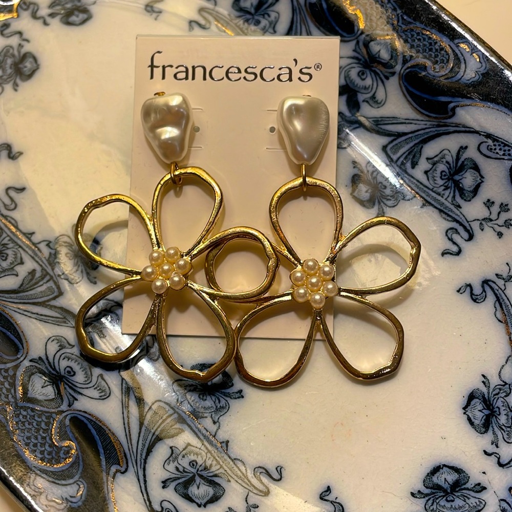 Francesca’s gold pearl flower earrings
